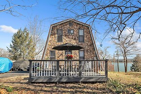 Beautiful Lakeview Chateau With Stunning Views 3 Bedroom Home