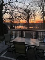 Beautiful Lakeview Chateau With Stunning Views 3 Bedroom Home