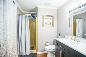 Beautiful Lakeview Chateau With Stunning Views 3 Bedroom Home