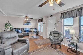 Beautiful Lakeview Chateau With Stunning Views 3 Bedroom Home