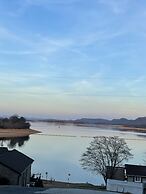 Beautiful Lakeview Chateau With Stunning Views 3 Bedroom Home