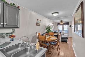 Beautiful Lakeview Chateau With Stunning Views 3 Bedroom Home