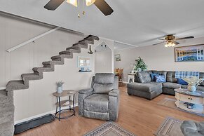 Beautiful Lakeview Chateau With Stunning Views 3 Bedroom Home