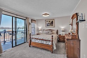Beautiful Lakeview Chateau With Stunning Views 3 Bedroom Home