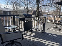 Beautiful Lakeview Chateau With Stunning Views 3 Bedroom Home