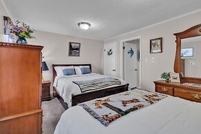 Beautiful Lakeview Chateau With Stunning Views 3 Bedroom Home