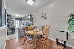 Beautiful Lakeview Chateau With Stunning Views 3 Bedroom Home