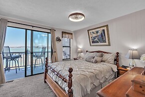 Beautiful Lakeview Chateau With Stunning Views 3 Bedroom Home