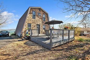 Beautiful Lakeview Chateau With Stunning Views 3 Bedroom Home