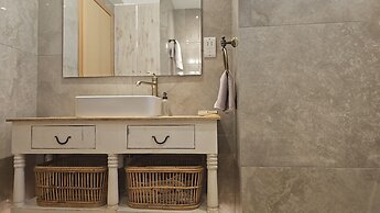 62 APH - Stay Aphrodite Hills Apartment