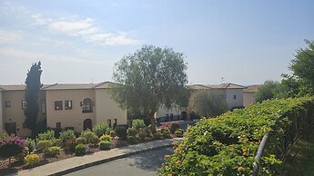 62 APH - Stay Aphrodite Hills Apartment