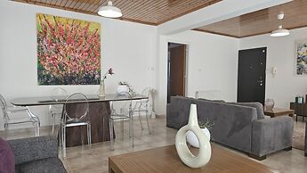 39 EGM - Stay Uptown Apartment