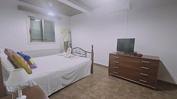 39 EGM - Stay Uptown Apartment