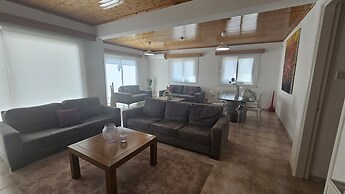 39 EGM - Stay Uptown Apartment