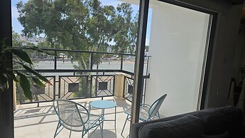 39 EGM - Stay Uptown Apartment