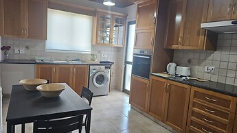 39 EGM - Stay Uptown Apartment