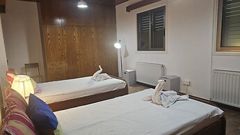 39 EGM - Stay Uptown Apartment