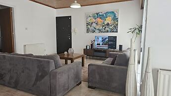 39 EGM - Stay Uptown Apartment