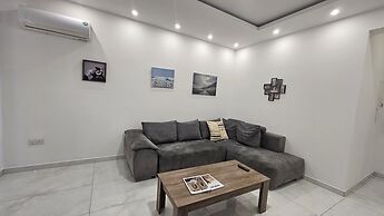 12 LCA - Stay Finibreeze Apartment