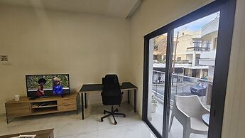 12 LCA - Stay Finibreeze Apartment