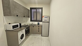 12 LCA - Stay Finibreeze Apartment