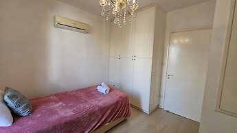 27 NIC - Stay Alex s House