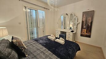 27 NIC - Stay Alex s House
