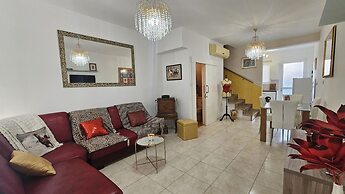 27 NIC - Stay Alex s House