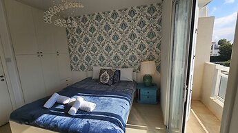 27 NIC - Stay Alex s House