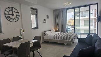 86 LCA - Stay Mackenzie Beach Luxurious Studio