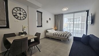 86 LCA - Stay Mackenzie Beach Luxurious Studio