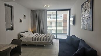 86 LCA - Stay Mackenzie Beach Luxurious Studio