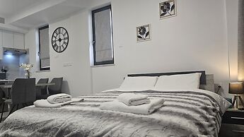 86 LCA - Stay Mackenzie Beach Luxurious Studio