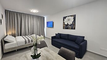 86 LCA - Stay Mackenzie Beach Luxurious Studio