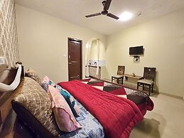 Himalayan Horizon and Cafe