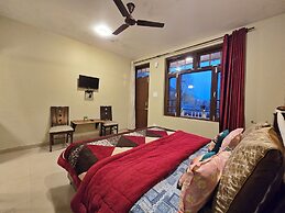 Himalayan Horizon and Cafe