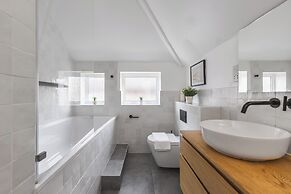 Beautiful Flat in Acton