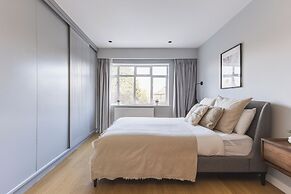 Beautiful Flat in Acton