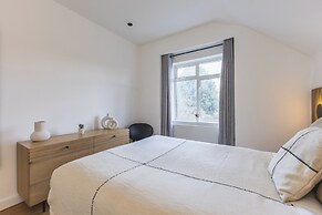Beautiful Flat in Acton