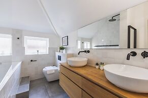 Beautiful Flat in Acton