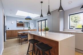 Beautiful Flat in Acton