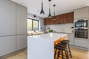 Beautiful Flat in Acton