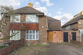 Beautiful Flat in Acton