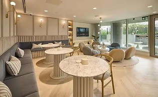 2br-sleeps4-parking-central-cityview