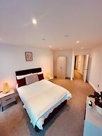 2br-sleeps4-parking-central-cityview