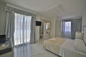 Riviera Luxury Rooms