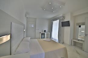 Riviera Luxury Rooms