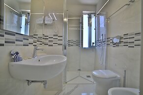 Riviera Luxury Rooms