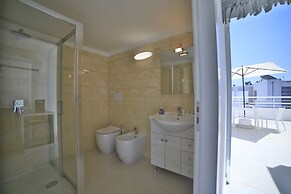 Riviera Luxury Rooms