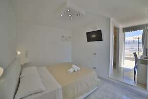 Riviera Luxury Rooms